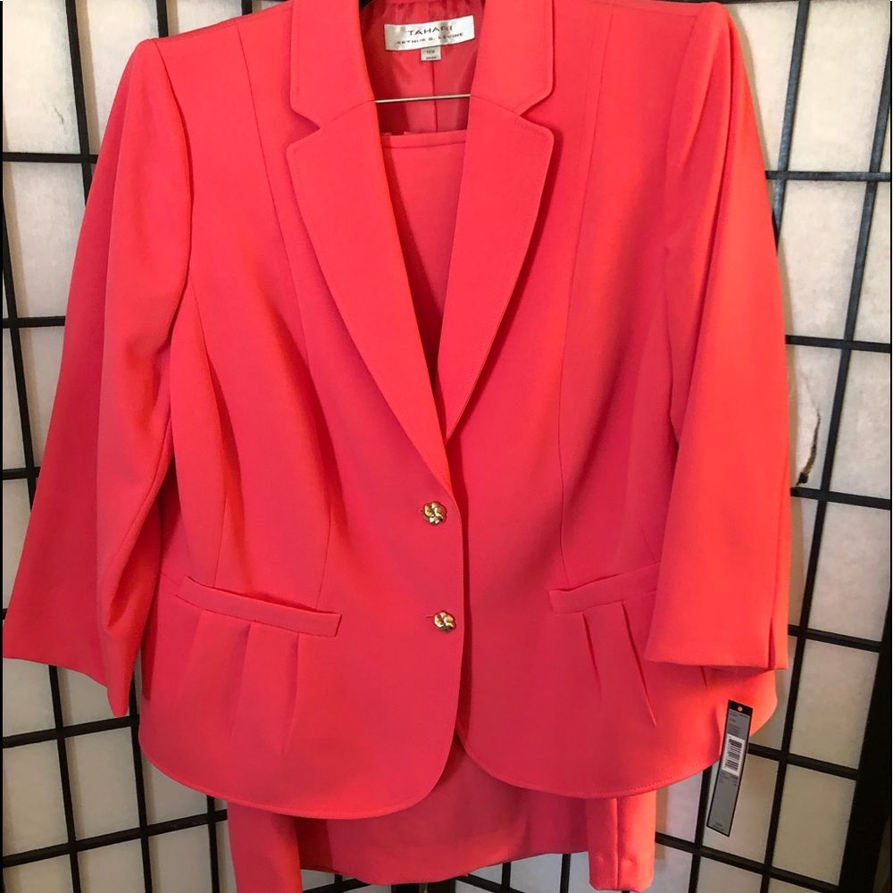 NWT Tahari by Arthur S. Levine Paradise Orange Fully Lined 2-pc. Classic Suit